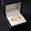 Arany szív mintás gyűrű elegáns díszdobozban