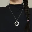 szives-csakra-medal-nyakban-fotozva-heim-ekszer-webaruhaz1