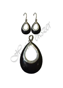 Ezüst ékszer, ónix fülbevaló, medál garnitúra Ezüst ékszer, ónix fülbevaló, medál garnitúra