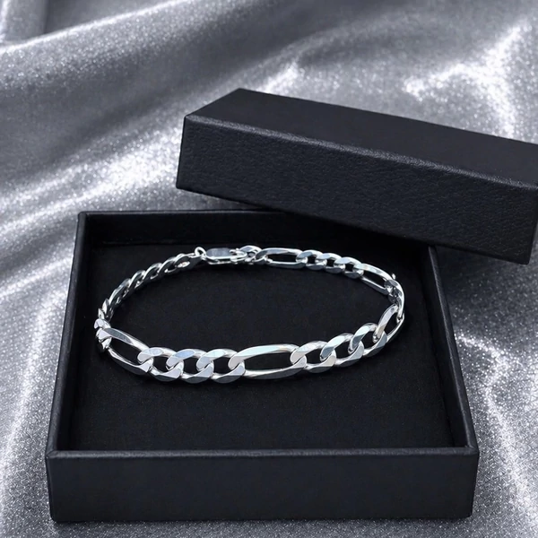 Széles férfi ezüst figaro karlánc díszdobozban elegáns ajándék a Heim Ékszer Webáruháztól