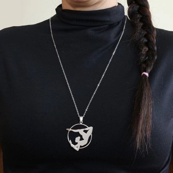 legtornasz-legakrobatika-aerial-hoop-medal-nyaklanccal-heim-ekszer-webaruhaz